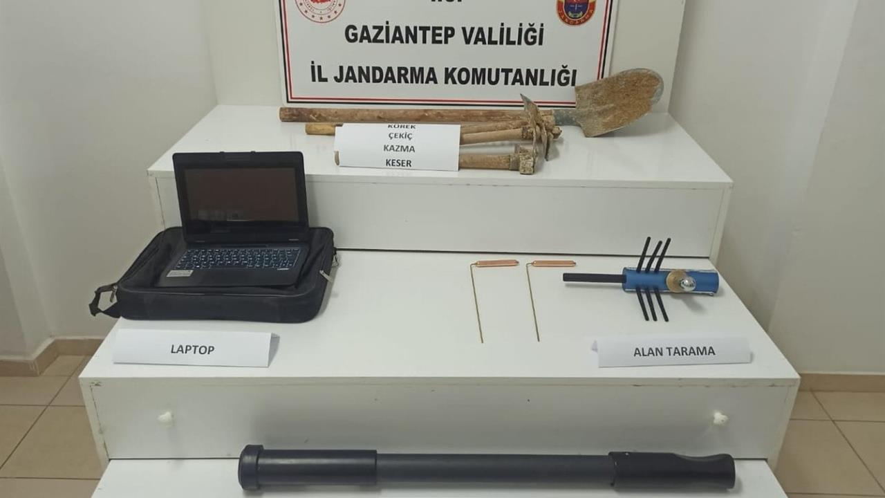 Gaziantep Araban'da Define Arayan 9 Kişi Suçüstü Yakalandı