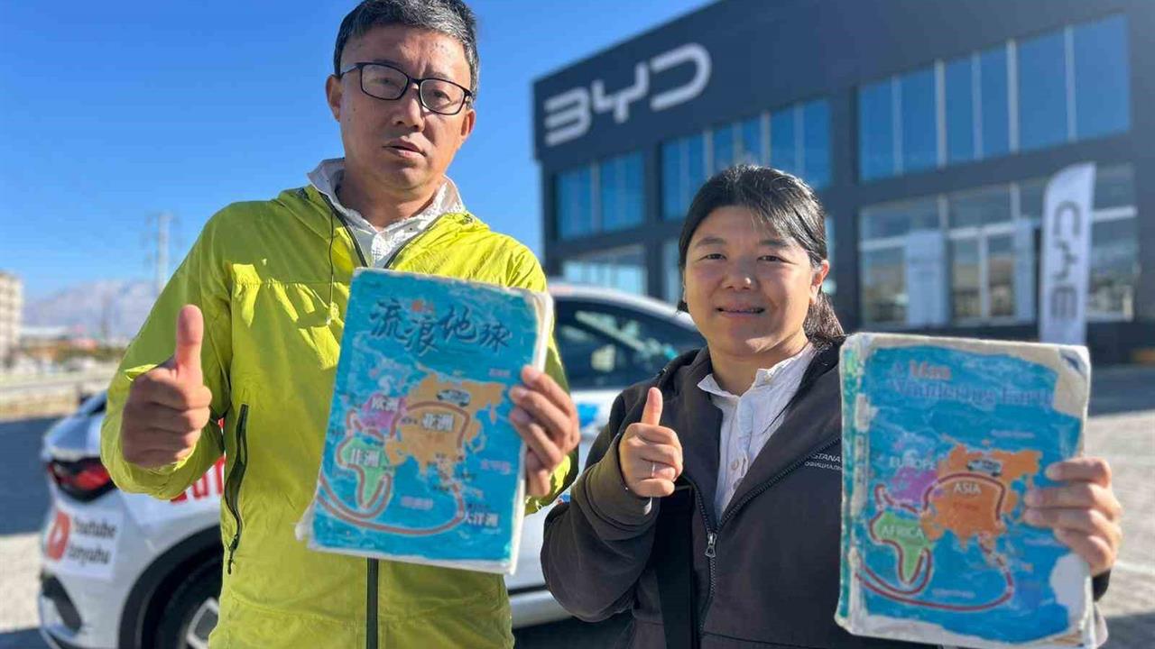 Dünya Turuna Çıkan Çift Van'a Elektrikli Araçla Geldi