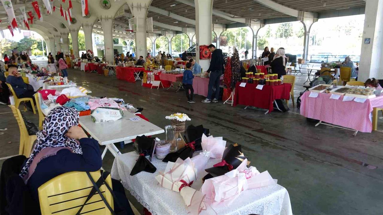 Gaziantep'te Kadınların El Emekleriyle Hazırladığı Ürünler Satışta