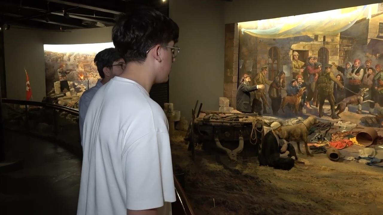 Gaziantep'te Antep Savunması Müzesi'ni Ziyaret Edenler Duygu Dolu Anlar Yaşıyor