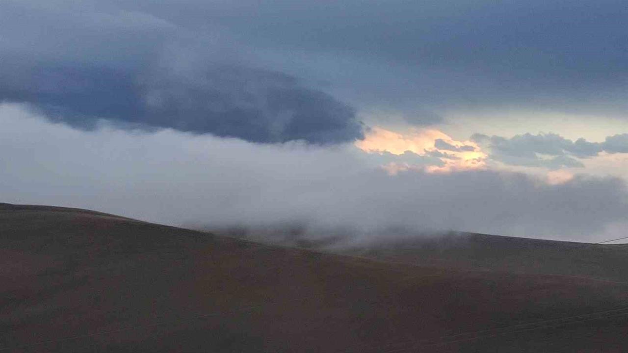 Ardahan'da Yüksek Kesimlerde Yoğun Sis Bulutları Trafiği Olumsuz Etkiledi