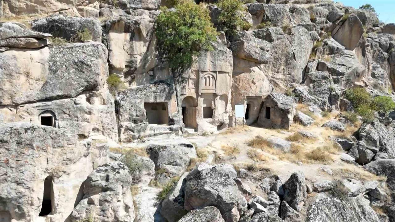 Aksaray Güzelyurt'ta Manastır Vadisi, Tarihi ve Doğal Güzellikleriyle Ziyaretçi Çekiyor