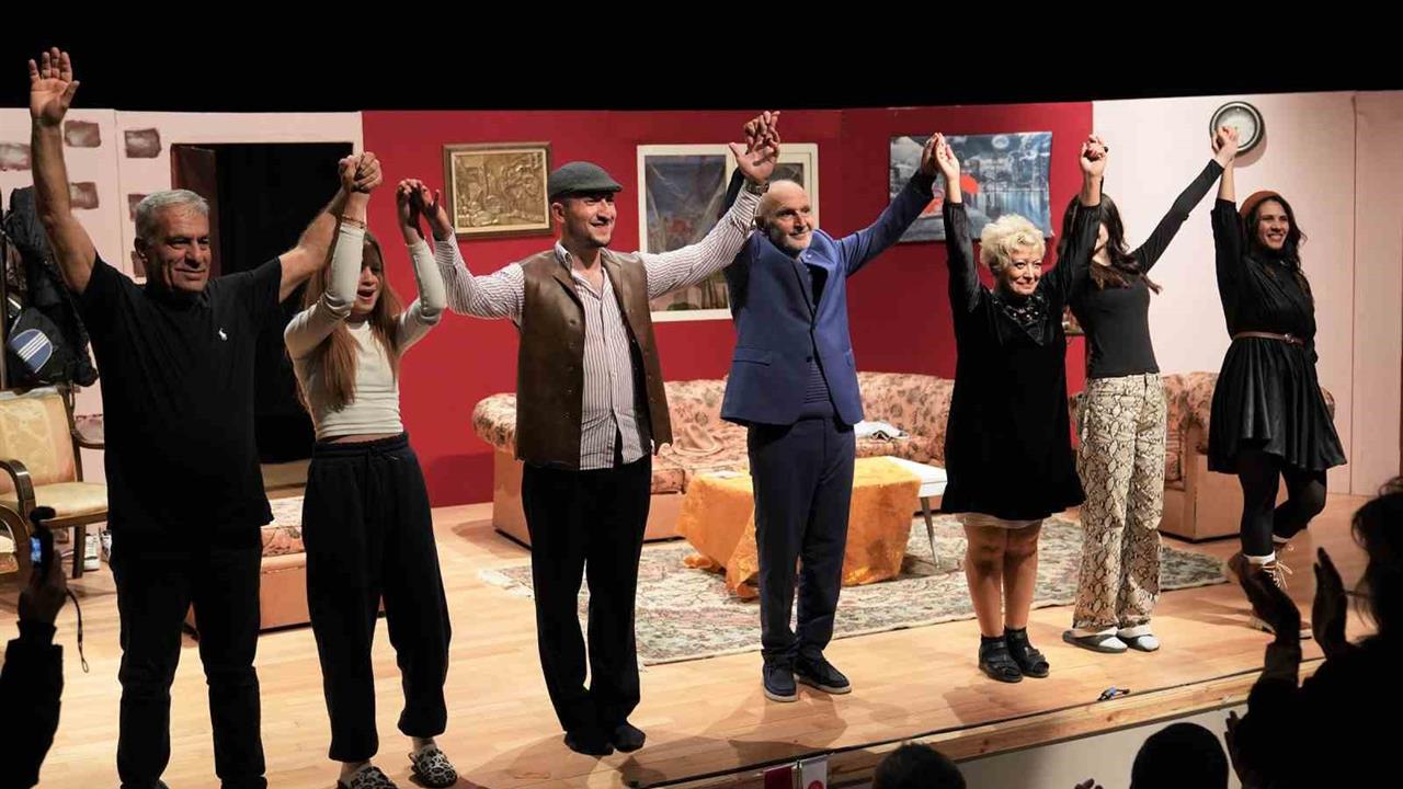 Keçiören'de "Babam Geri Döndü" Tiyatro Oyunu Yoğun İlgi Gördü