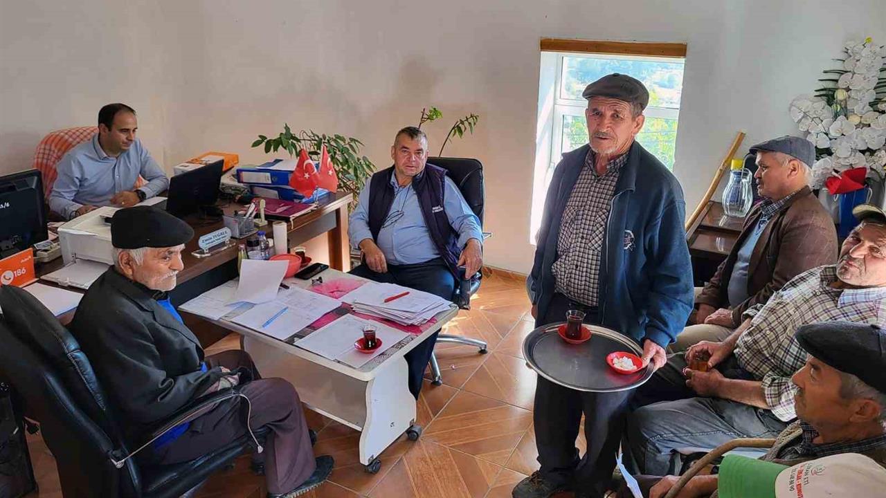 Menteşe Şenyayla Mahallesi'nde Elma Üreticilerinin Sorunları Dinlendi