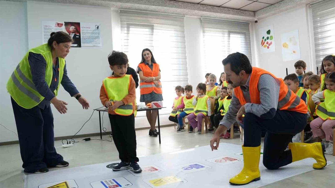 Osmangazi'deki Kreşlerde Miniklere İş Güvenliği Eğitimi Verildi