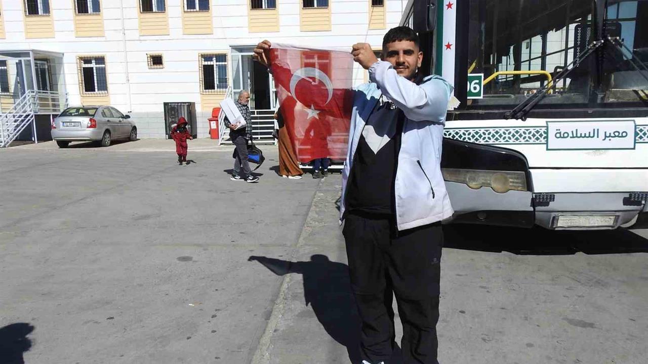 Kilis Öncüpınar Gümrük Kapısı'nda Duygusal Anlar Yaşandı