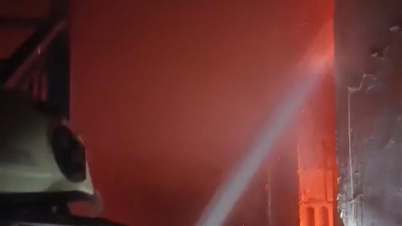 Antakya'da Çatı Yangını İtfaiye Ekipleri Tarafından Kontrol Altına Alındı