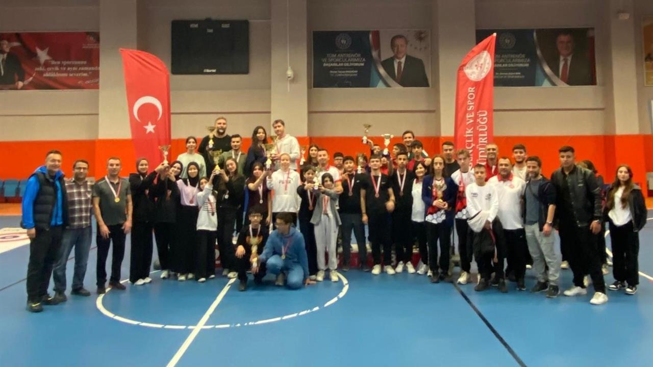 Denizli Merkezefendi'de Floor Curling İl Şampiyonası Tamamlandı