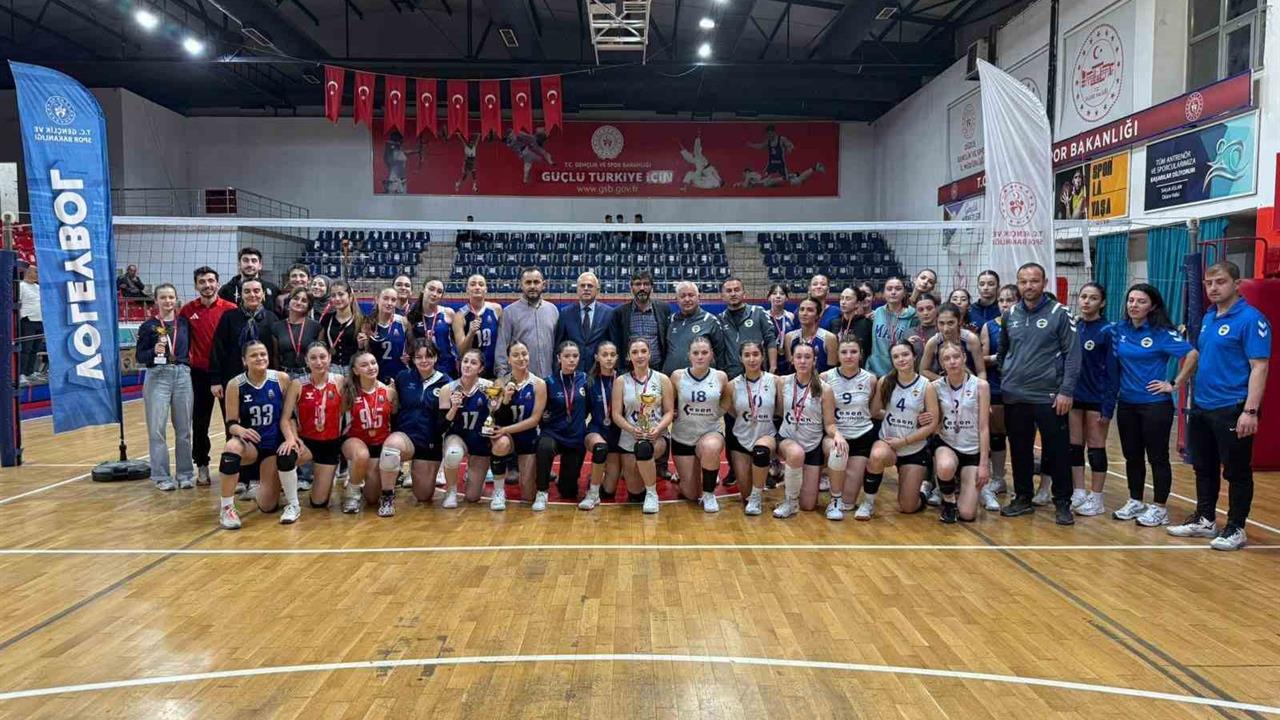 Düzce'de Genç Kızlar Voleybol Müsabakaları Sonuçlandı