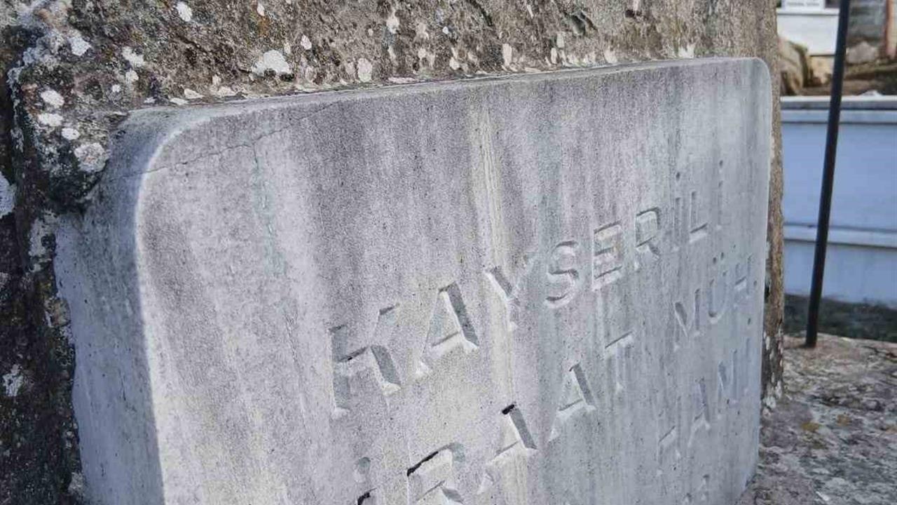 Bilecik'te Ünlü Şairin Babasına Ait Mezarı Bulundu