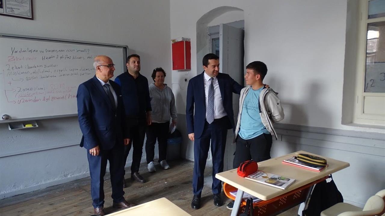 Balıkesir Havran Kaymakamı Okul Ziyaretinde Öğrencilerle Bir Araya Geldi