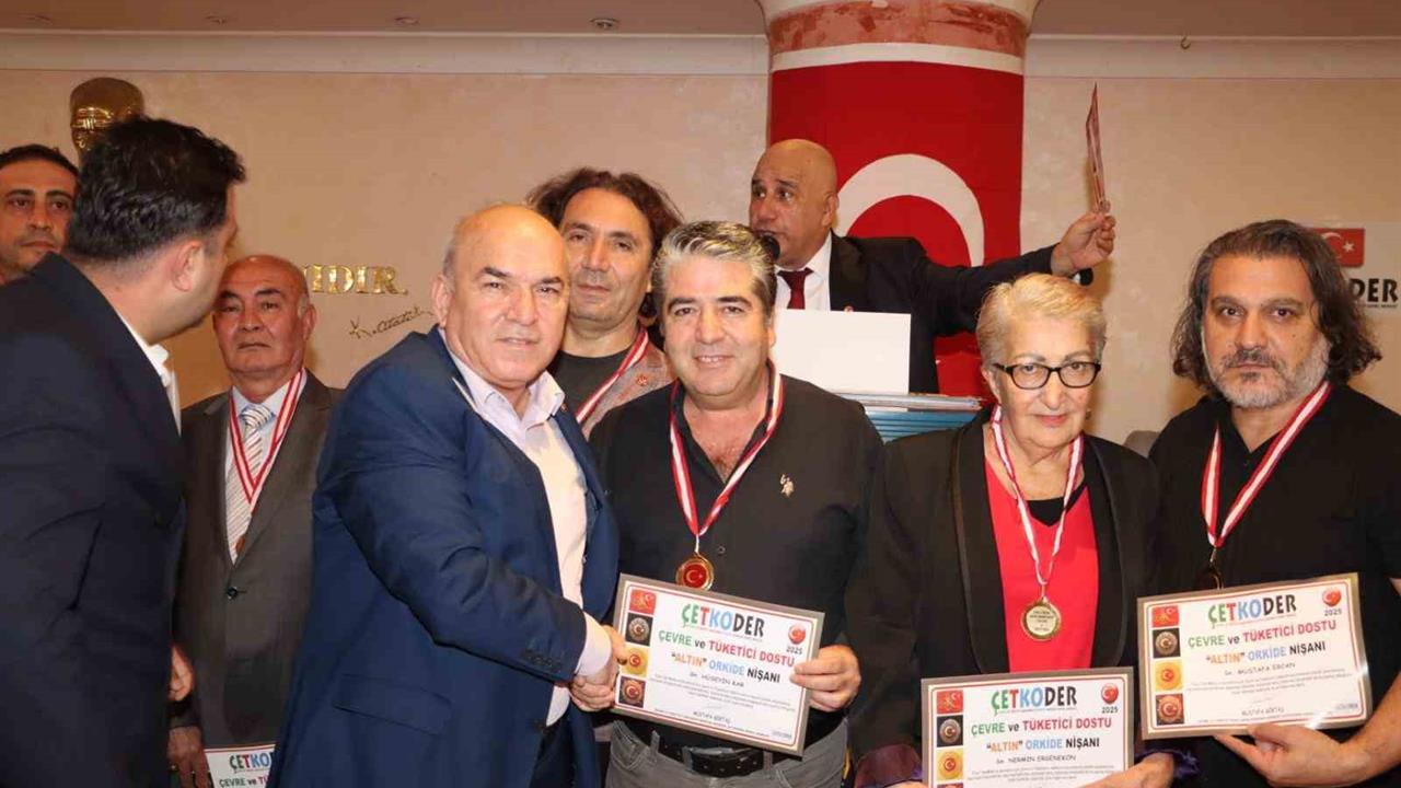 Mersin'de ÇETKODER'in Düzenlediği Törende 300 Ödül Sahibi Oldu