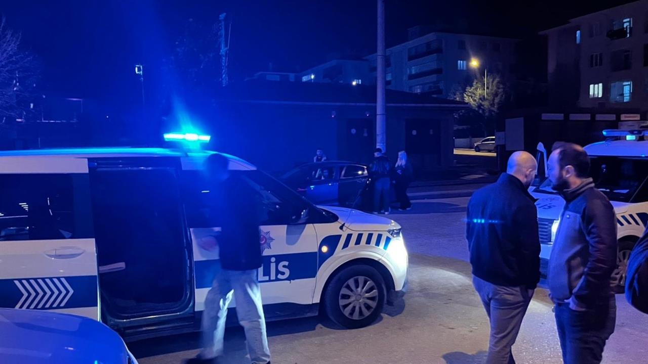 Eskişehir Vadişehir'de Kız Arkadaş Yüzünden Çıkan Kavgada Kurusıkı ile Ateş Açıldı