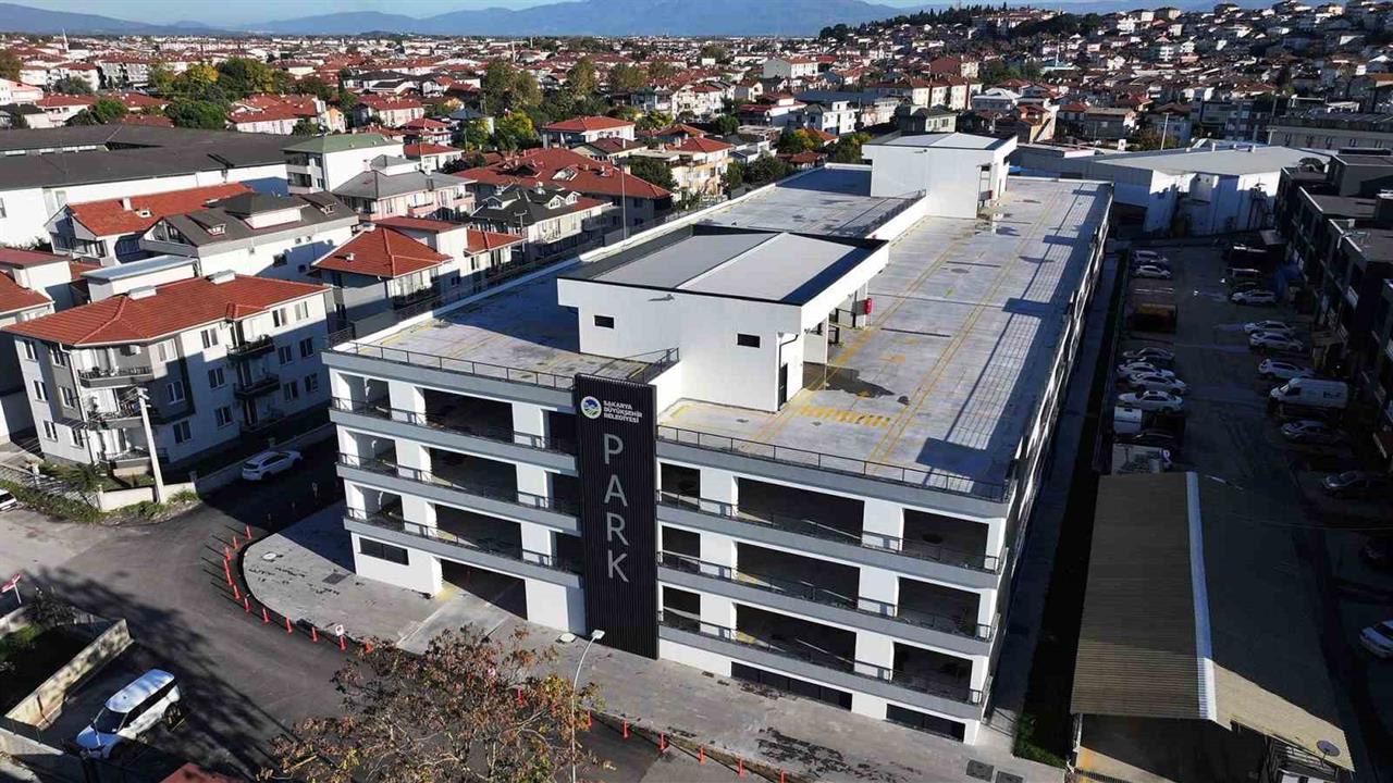 Sakarya'da 530 Araç Kapasiteli Katlı Otopark Hizmete Girdi