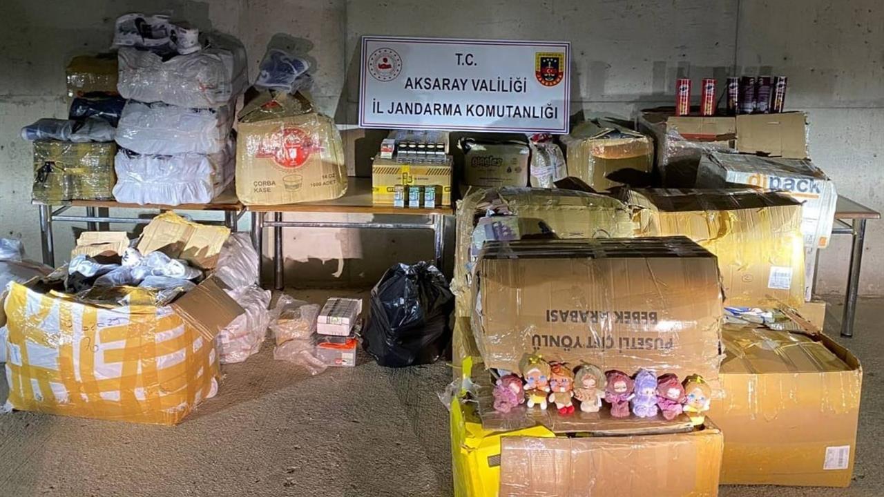 Aksaray'da Jandarma, Şüpheli Tırda 3 Milyon TL Değerinde Kaçak Ürün Buldu