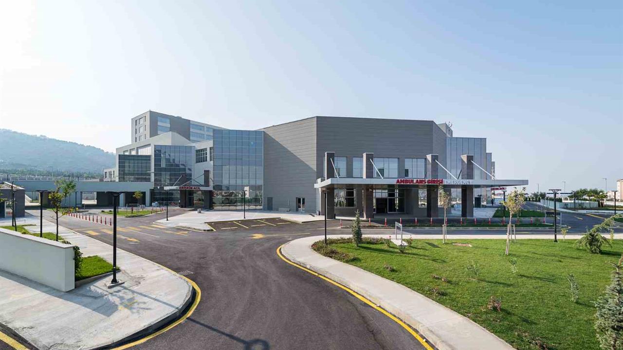 Manisa'daki Şehir Hastanesi, 7 Yılda 9 Milyon Poliklinik Hastasına Hizmet Sunarak Önemli Bir Başarıya İmza Attı