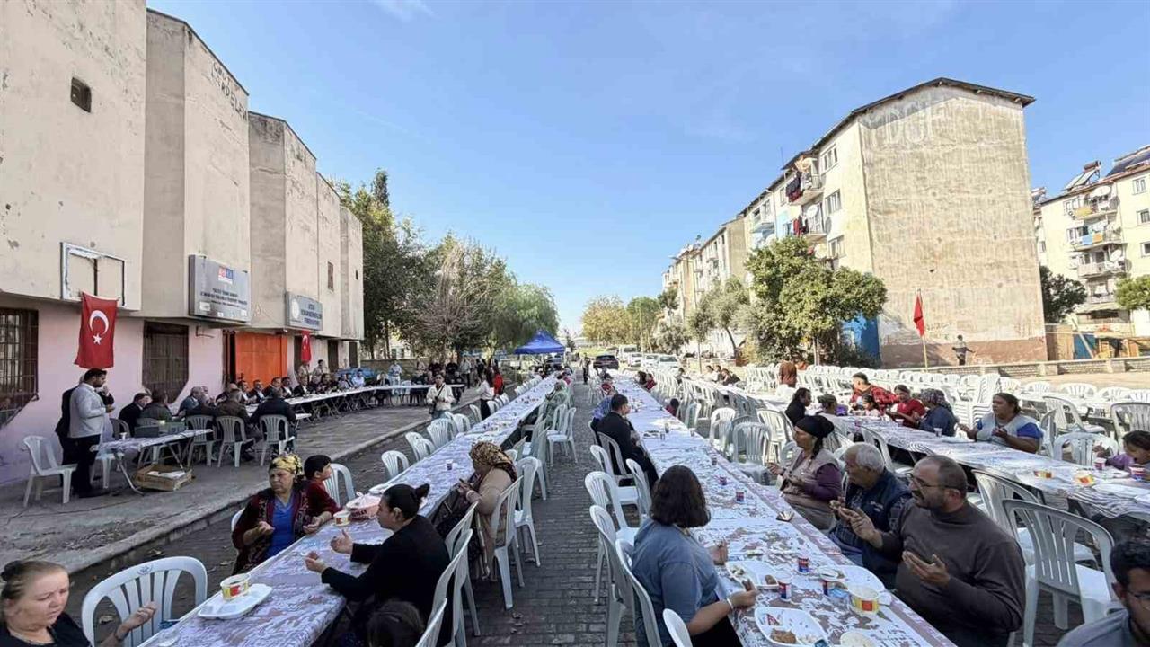 Aydın Efeler'de Roman Vatandaşlar İçin Hayır Yemeği Düzenlendi
