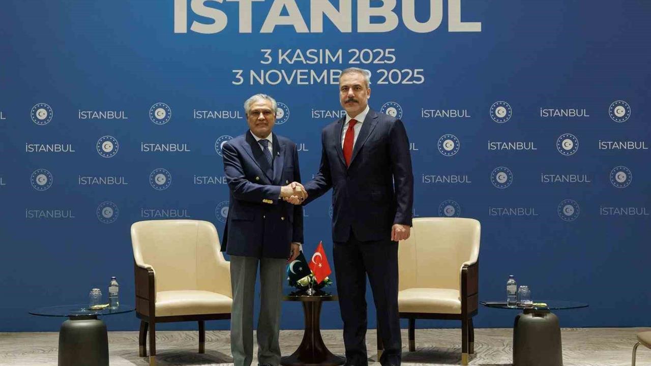 İstanbul'da Dışişleri Bakanı Hakan Fidan, Pakistanlı Mevkidaşı ile Görüştü