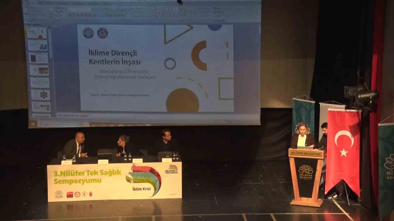 Nilüfer'de Düzenlenen Tek Sağlık Sempozyumu'nda Farklı Meslek Grupları Bir Araya Geldi