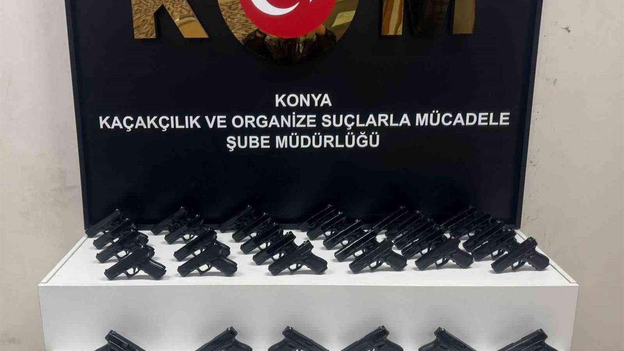 Konya'da Kaçakçılık ve Organize Suçlarla Mücadele Ekipleri Yüzlerce Silah Ele Geçirdi