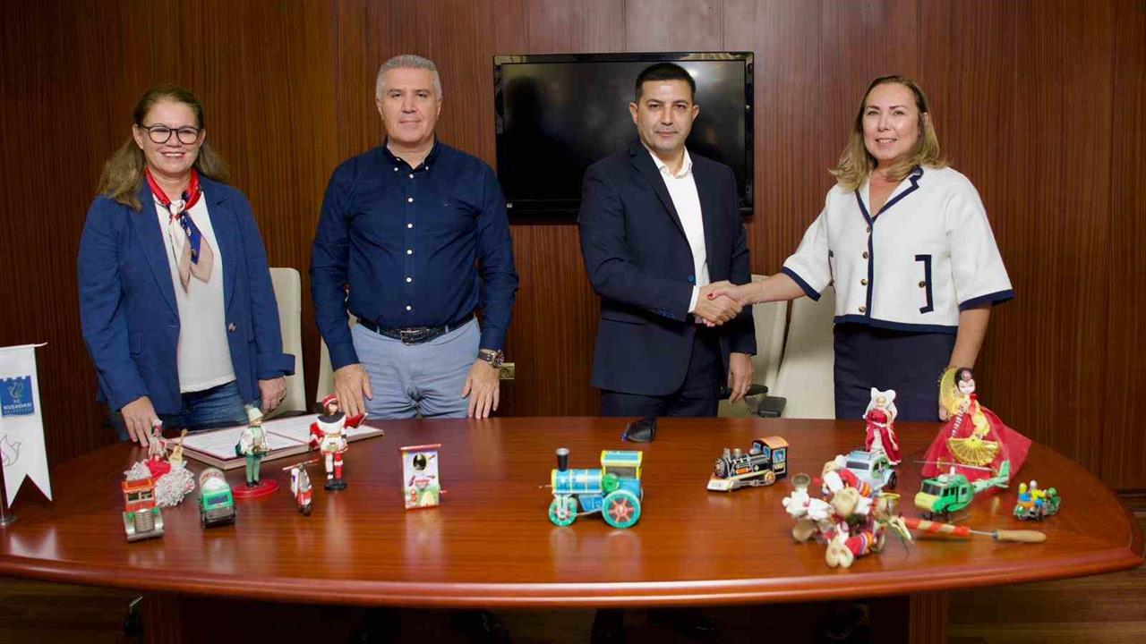 Kuşadası'nda Oyuncak Müzesi İçin Protokol İmzalandı