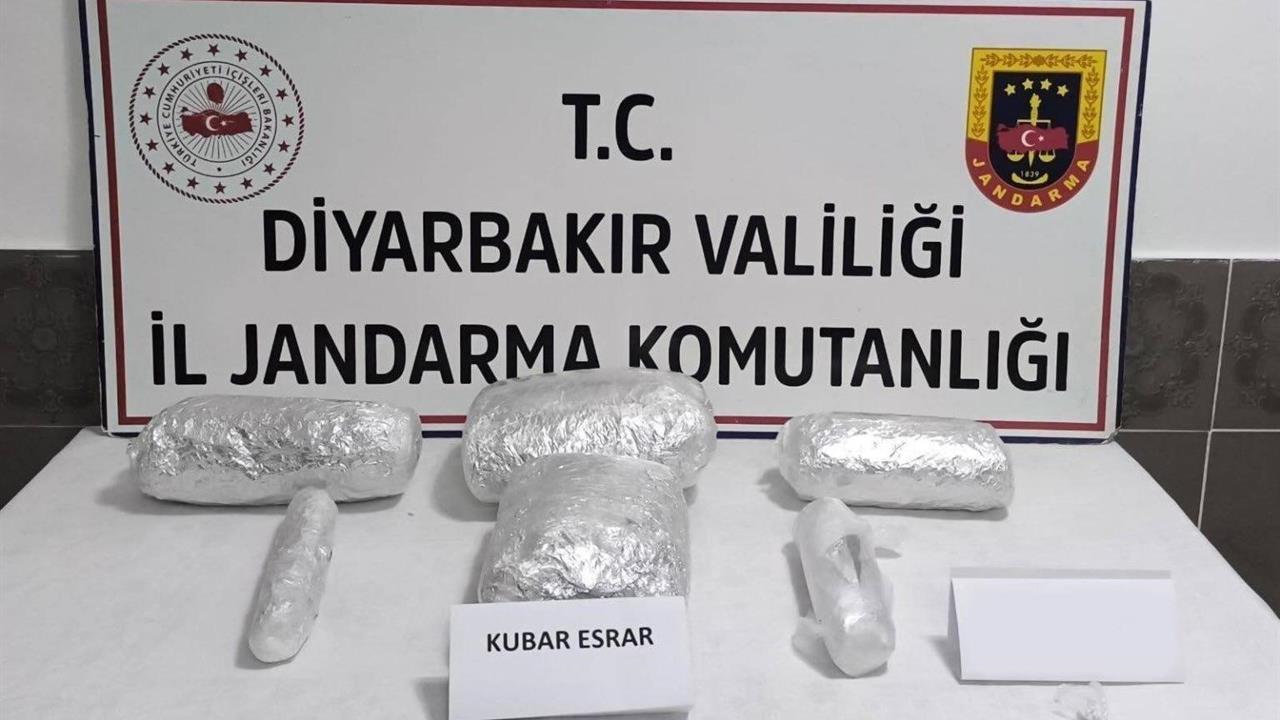 Diyarbakır'da Jandarma Ekiplerinin Gerçekleştirdiği Operasyonda 73 Kilo Uyuşturucu Madde Ele Geçirildi