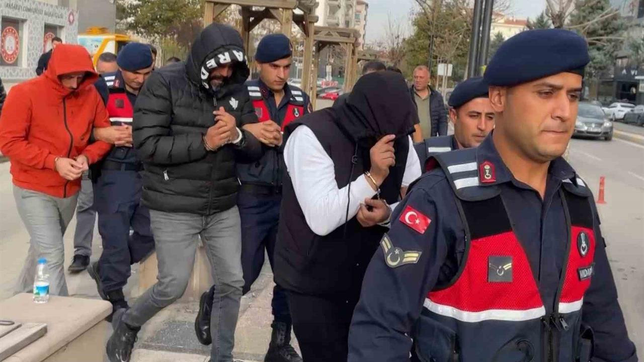 Aksaray Merkez'de Tefecilik Yapan 3 Kişi Tutuklandı