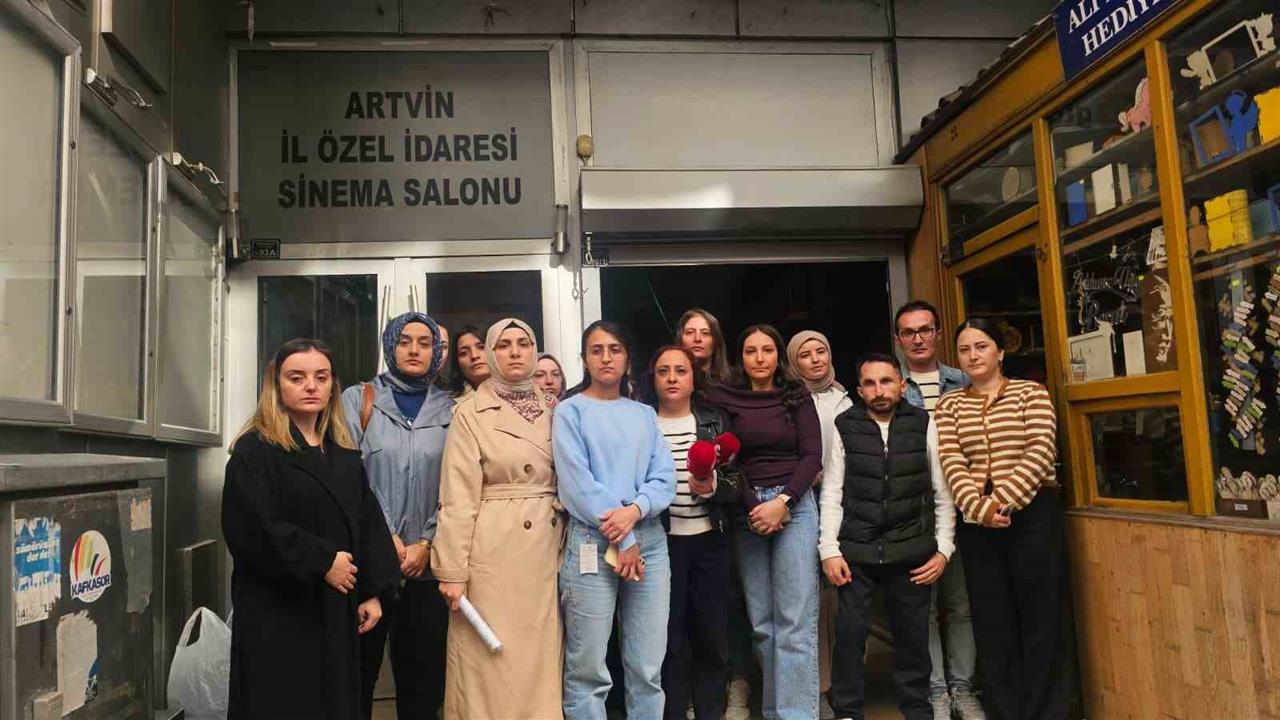 Artvin'de Çağrı Merkezi Çalışanları Görev Yeri Değişikliğine Karşı Çıkıyor
