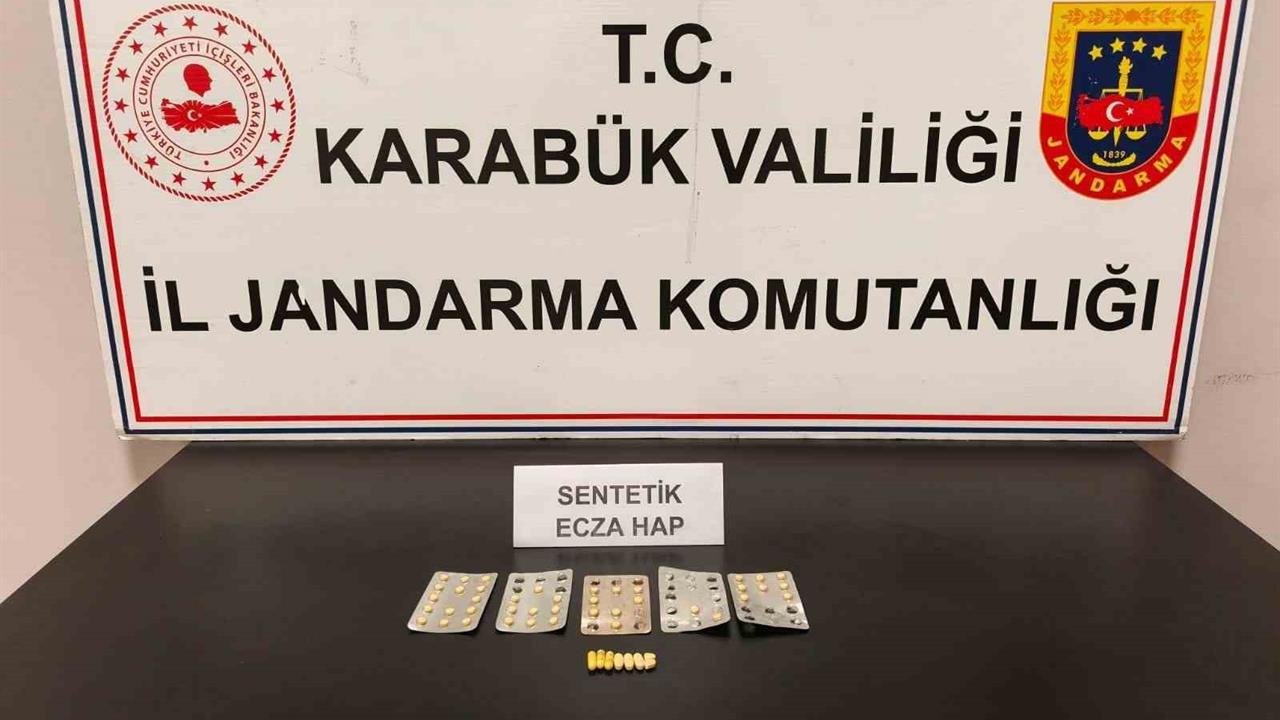 Karabük Merkez'de Jandarma Ekipleri 47 Uyuşturucu Hap Ele Geçirdi