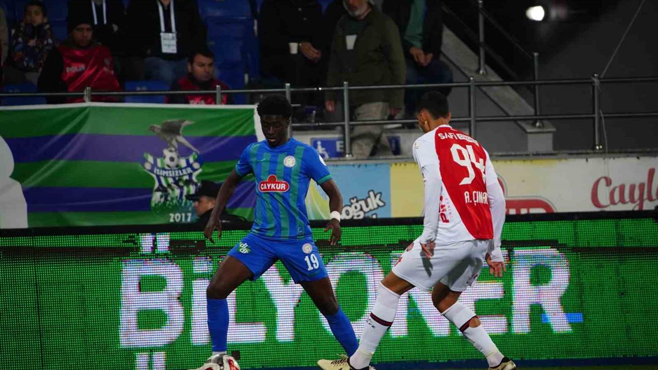 Çaykur Rizespor ve Fatih Karagümrük Arasında Gerçekleşen Maçta İlk Yarının Sonucu 0-0