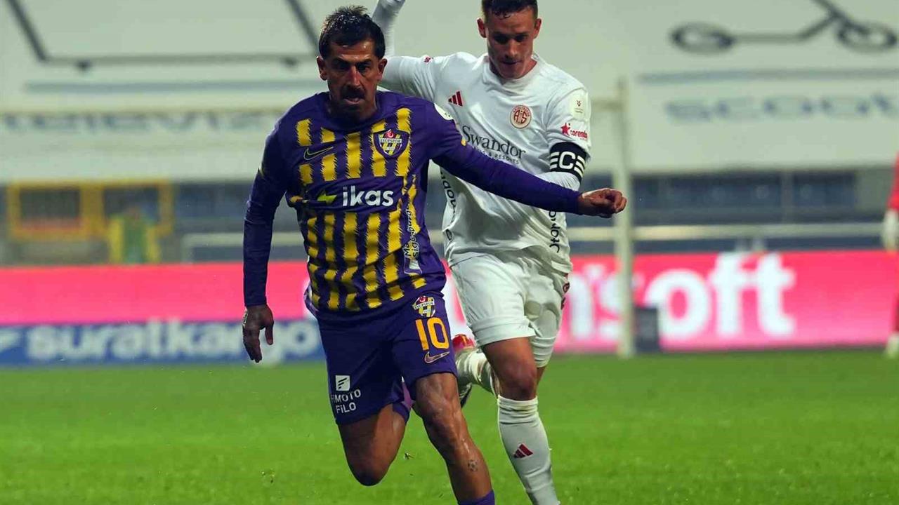 İstanbul Eyüpspor, Süper Lig'de Antalyaspor'a 1-0 Yenildi