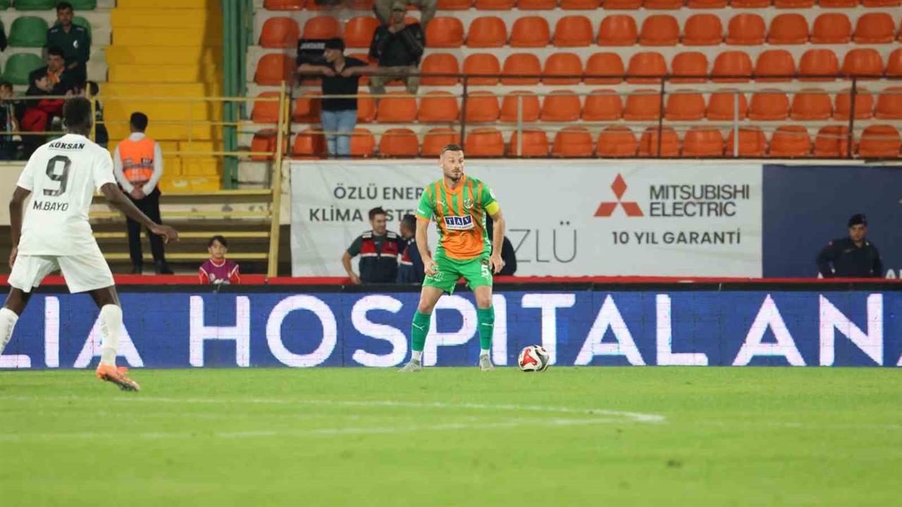 Alanya'da Alanyaspor ve Gaziantep FK, 0-0 berabere kaldı.