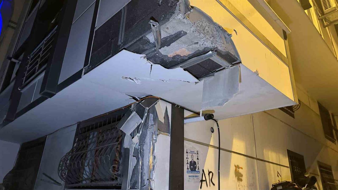 İstanbul Eyüpsultan'da Sokağa Dalan Vinç, Mahallede Panik Yarattı