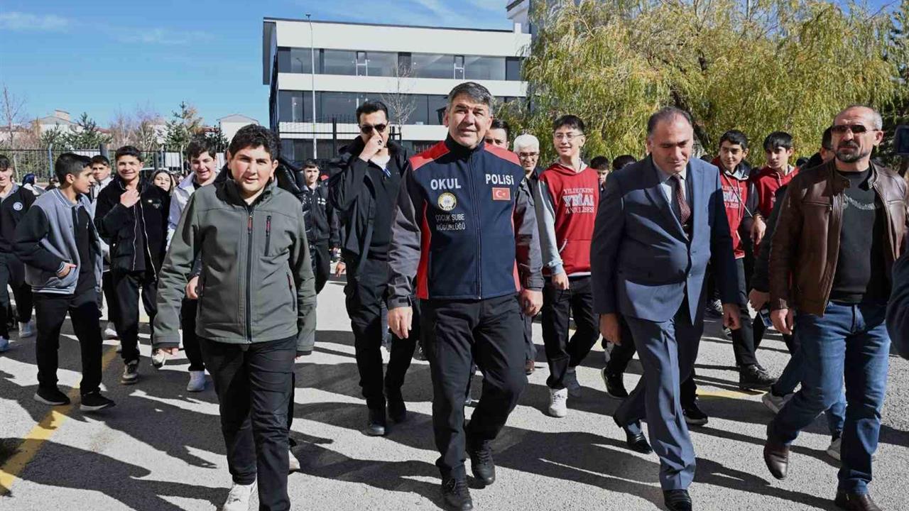 Erzurum'da Her Okul İçin Bir Polis Zimmetlendi