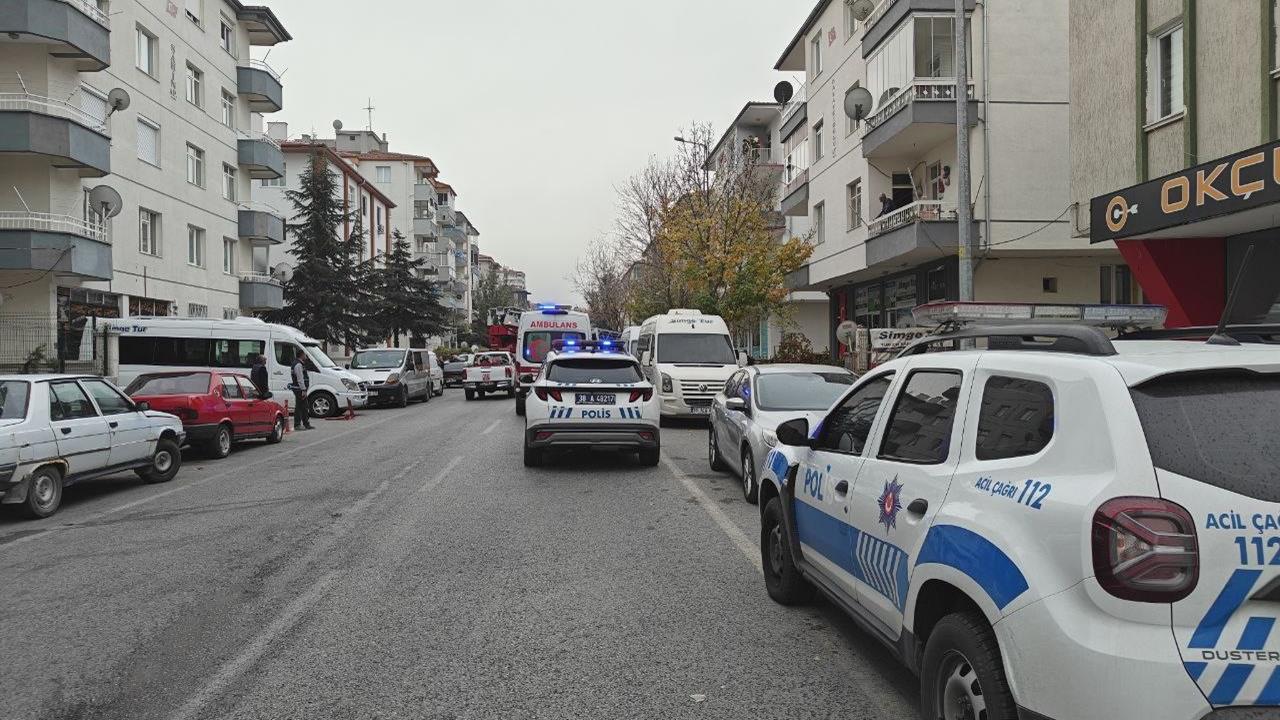 Kayseri Kocasinan'da Kendini Kilitleyen Şahıs, Evinin Yangınında Kurtarıldı