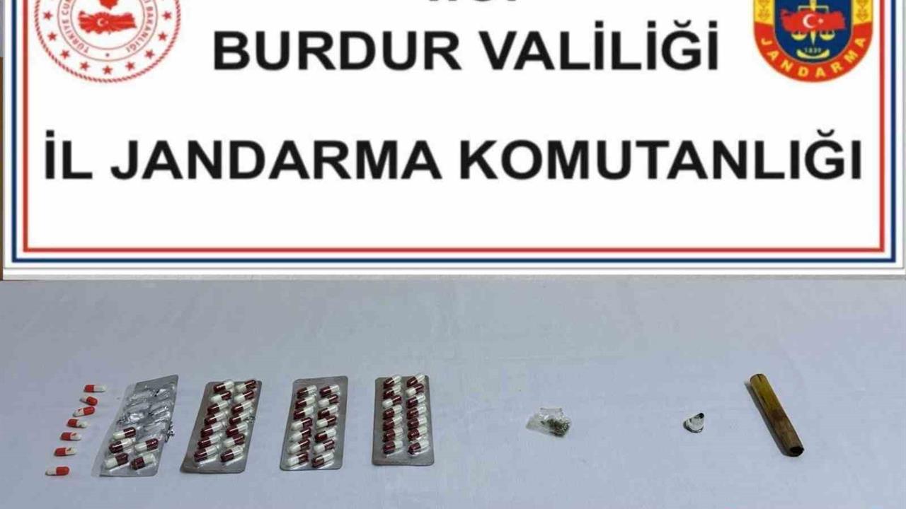 Burdur Gölhisar'da Jandarma Ekipleri Uyuşturucu Operasyonunda 3 Kişiyi Gözaltına Aldı