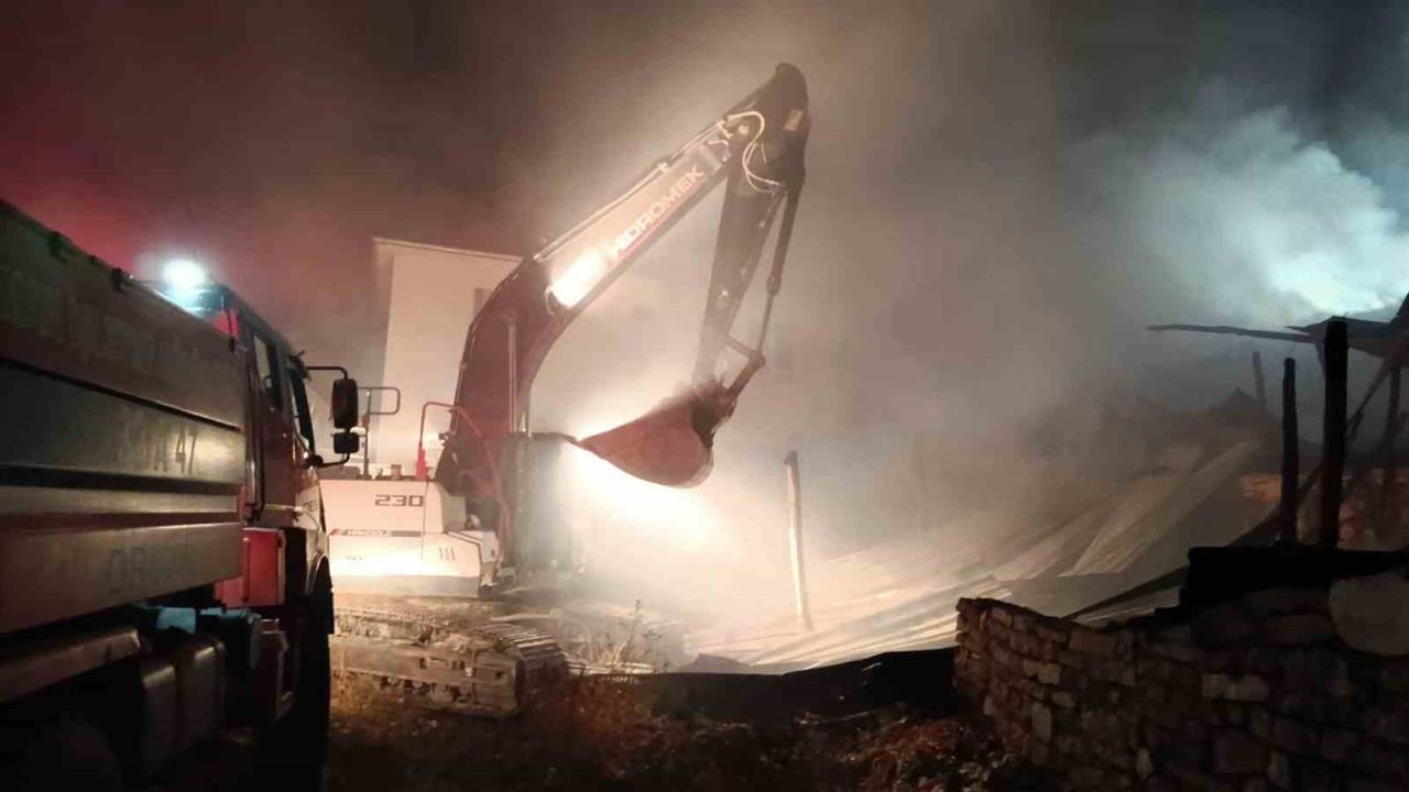 Burdur Bucak'ta Çıkan Yangın Evi Kullanılamaz Hale Getirdi