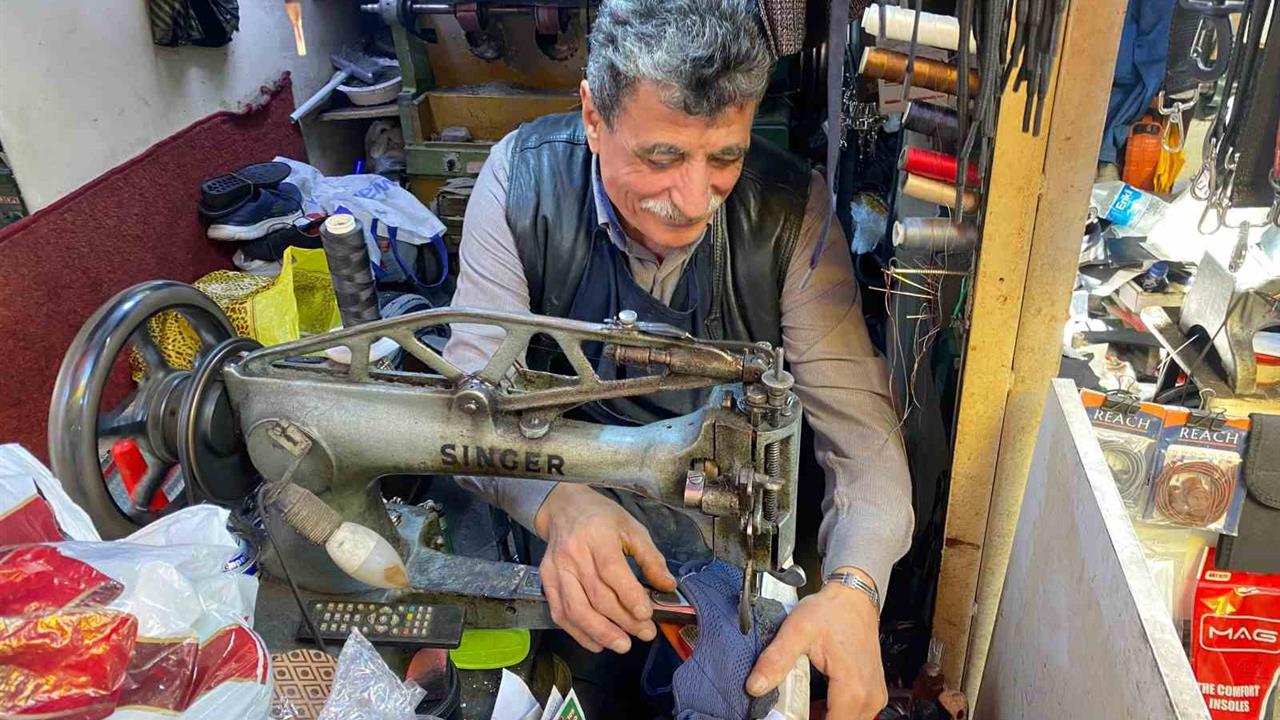 Eskişehir'de Kış Mevsimi İçin Ayakkabı Tamiri Devam Ediyor