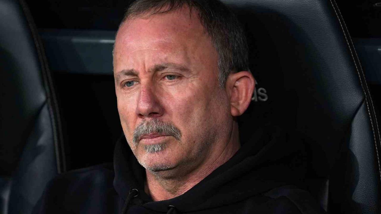 İstanbul Beşiktaş'ta Sergen Yalçın'ın Performansı Beklentilerin Altında Kaldı