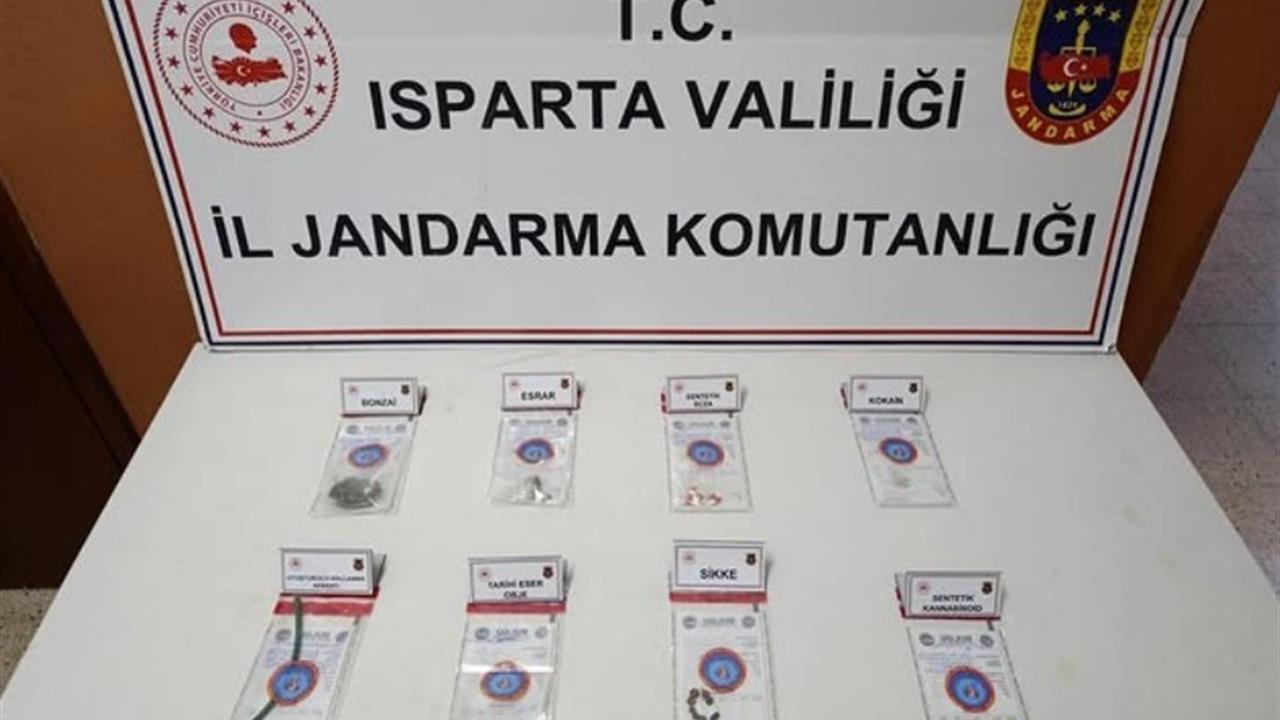 Isparta'da Jandarma Ekiplerinin Düzenlediği Operasyonda 9 Kişi Yakalandı