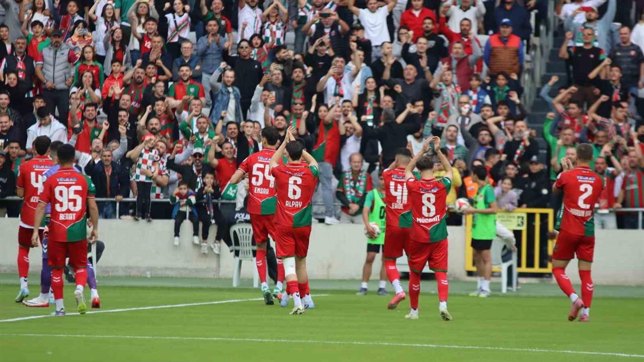 Karşıyaka, İzmir'deki 5 Maçta 3 Galibiyet ve 2 Beraberlik Aldı