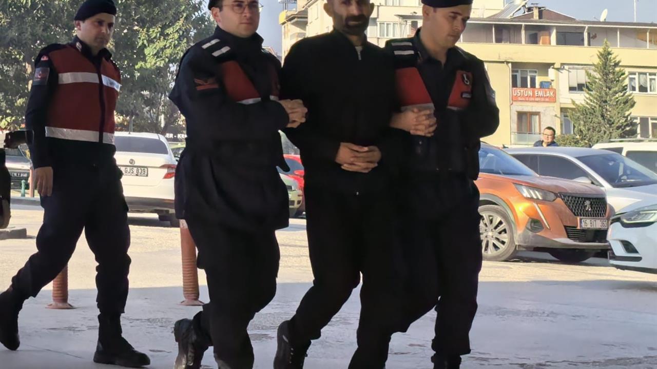 Bursa İnegöl'de Jandarma Ekipleri Uyuşturucu Tacirini Ele Geçirdi