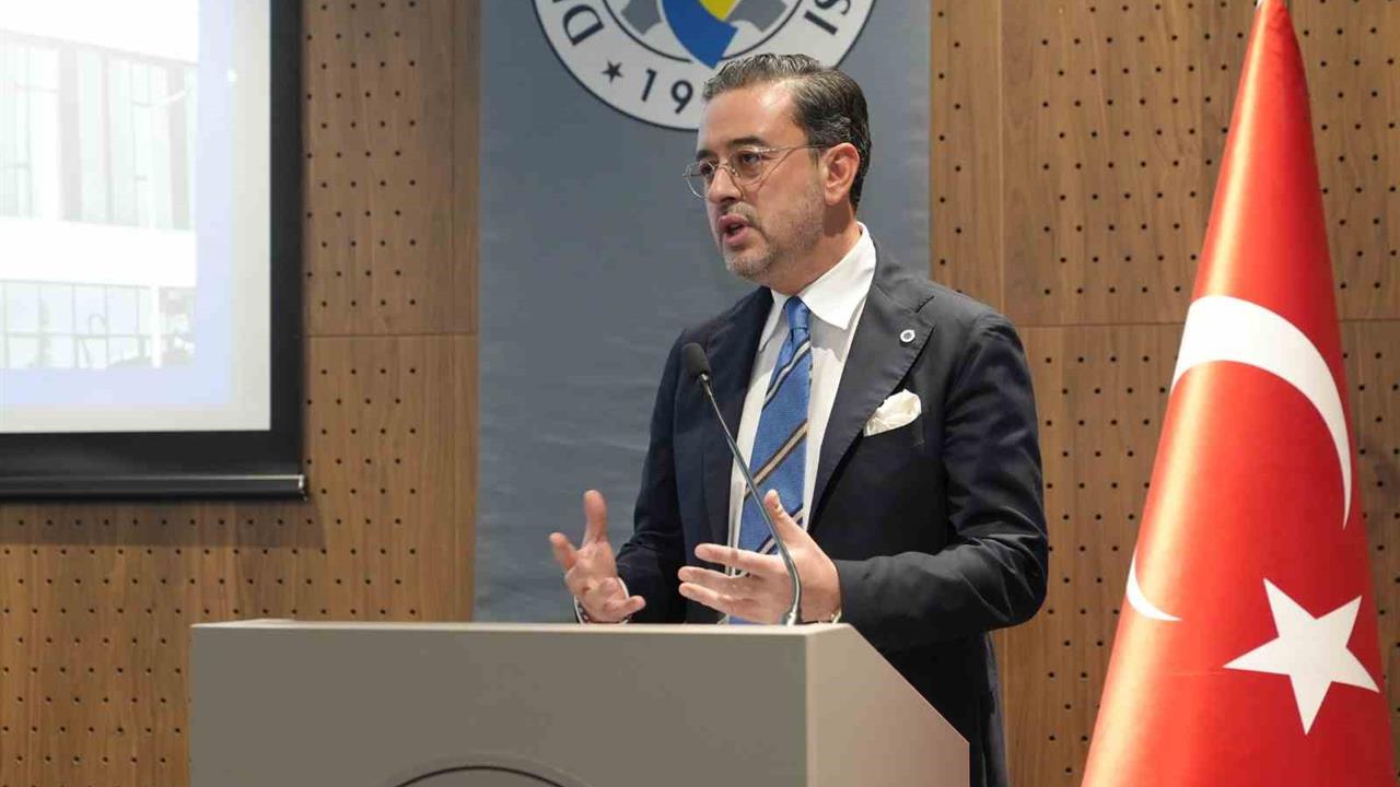 Denizli'de DSO Başkanı Kasapoğlu, Ocak ayında sanayicilerin yeni zorluklarla karşılaşabileceğine dikkat çekti.