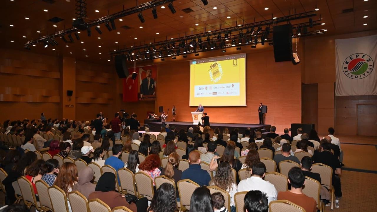 Antalya Kepez'de Açılan Uluslararası Mimarlık Bienali'nde Geçmiş ve Gelecek Tartışılıyor