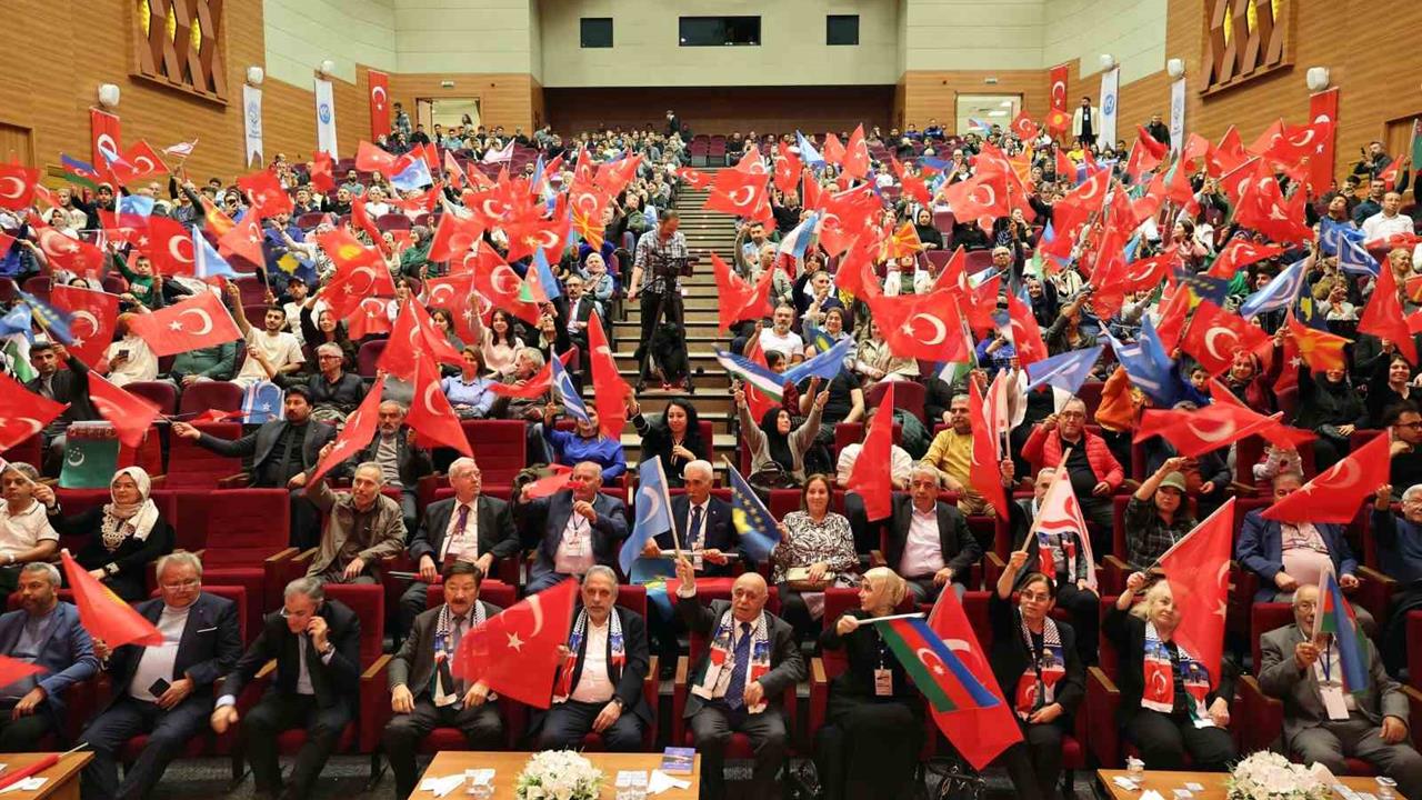 Talas'ta Türk Dünyası Etkinliğinde Görkemli Veda Gösterisi Yapıldı