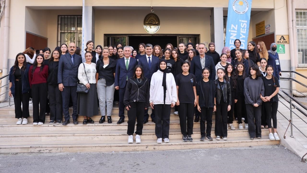 Akdeniz Belediyesi Gençlei Madde Bağımlılığına Karşı Tiyatro İle Bilinçlenndiriyor