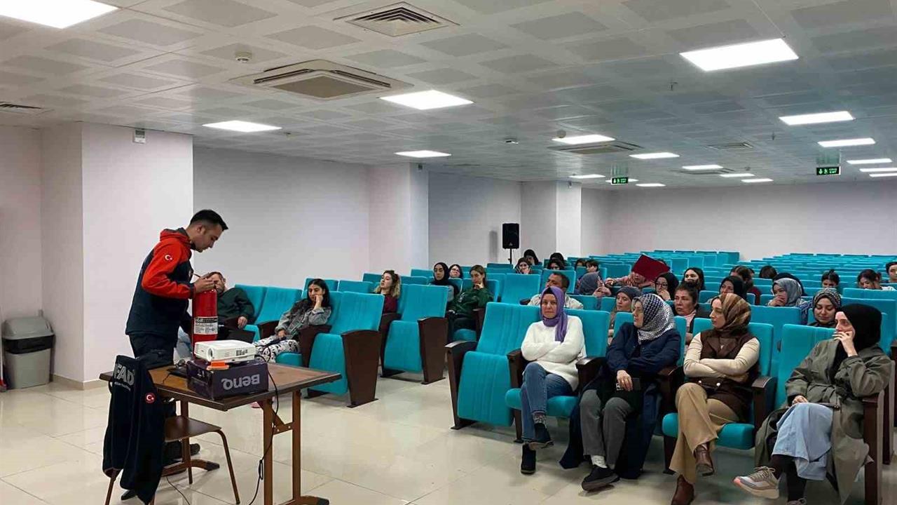 Afyonkarahisar İli'nde AFAD, Kız Öğrenci Yurdu'nda Tatbikat Gerçekleştirdi