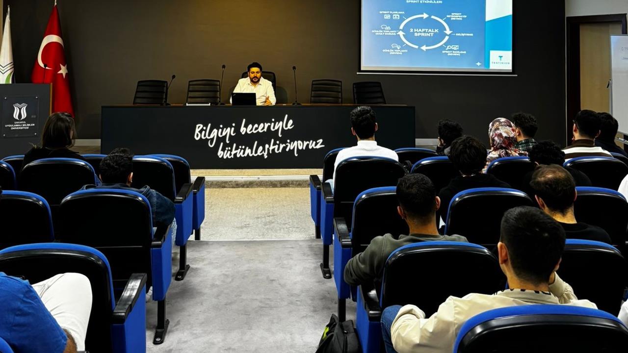 Sakarya'da Bilişim Teknolojileri Topluluğu, Yazılım Konularını Ele Aldı