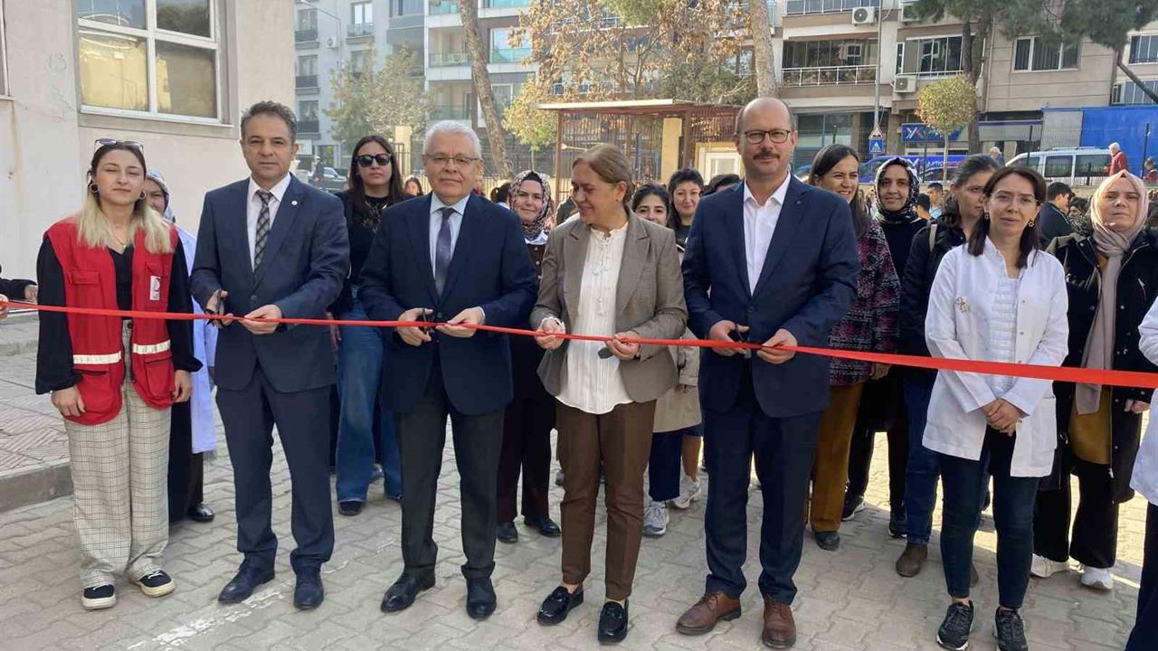 Manisa Alaşehir'de Öğrenciler Gazze İçin Dayanışma Etkinliği Düzenledi