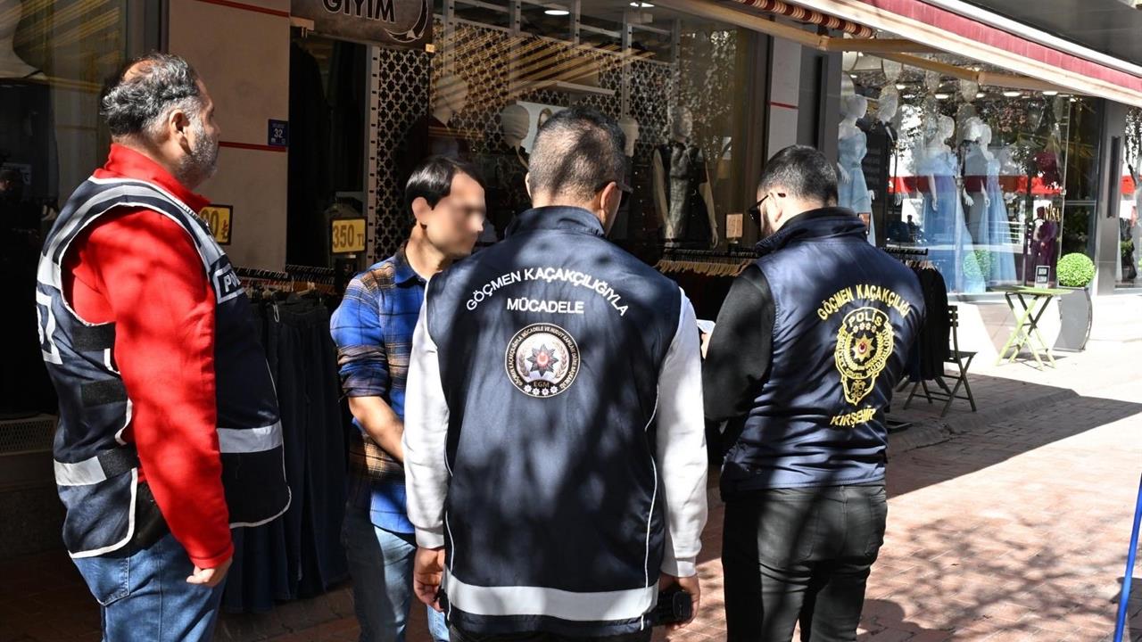 Kırşehir'de Yapılan Uygulamada 5 Düzensiz Göçmen Ele Geçirildi